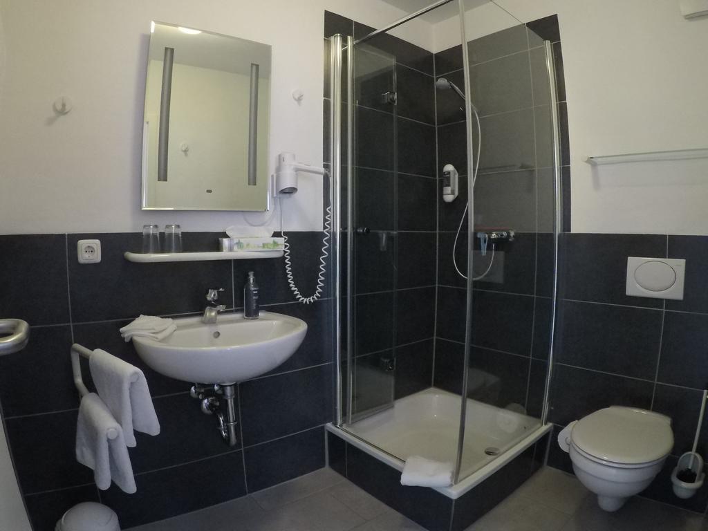 Pension Am Weinberg Bed & Breakfast Mainstockheim Екстер'єр фото